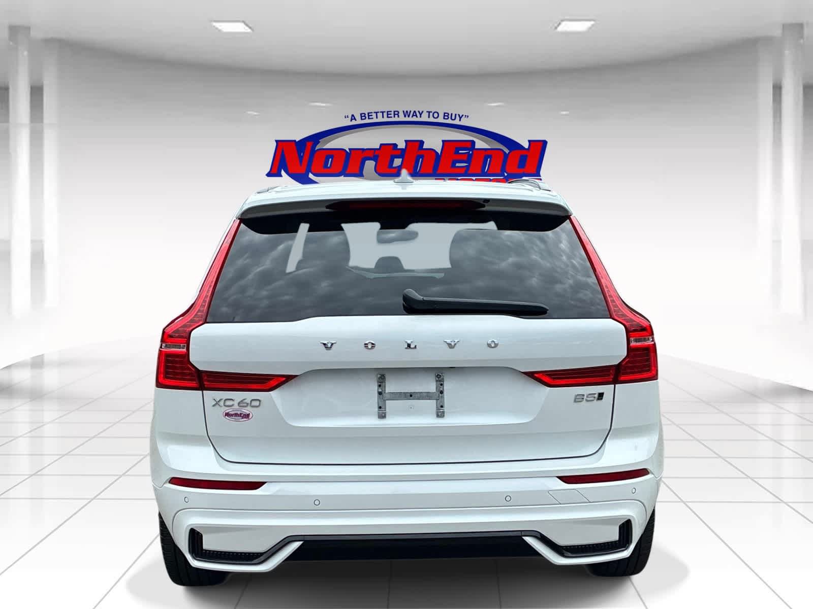 Used 2025 Volvo XC60 B5 Plus AWD/4WD image 6