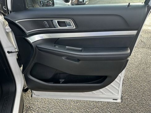 Used 2017 Ford Explorer XLT image 22
