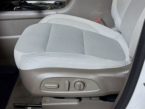 Used 2020 Chevrolet Traverse LT FWD image 16