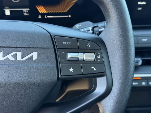 New 2025 Kia K4 LXS image 26