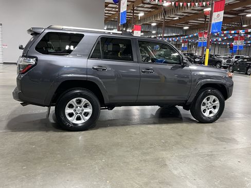 Used 2022 Toyota 4Runner SR5 Premium image 6