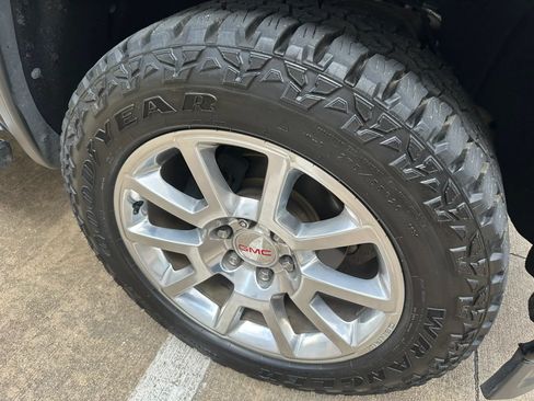 Used 2015 GMC Sierra 1500 Denali w/ Driver Alert Package AWD/4WD image 7