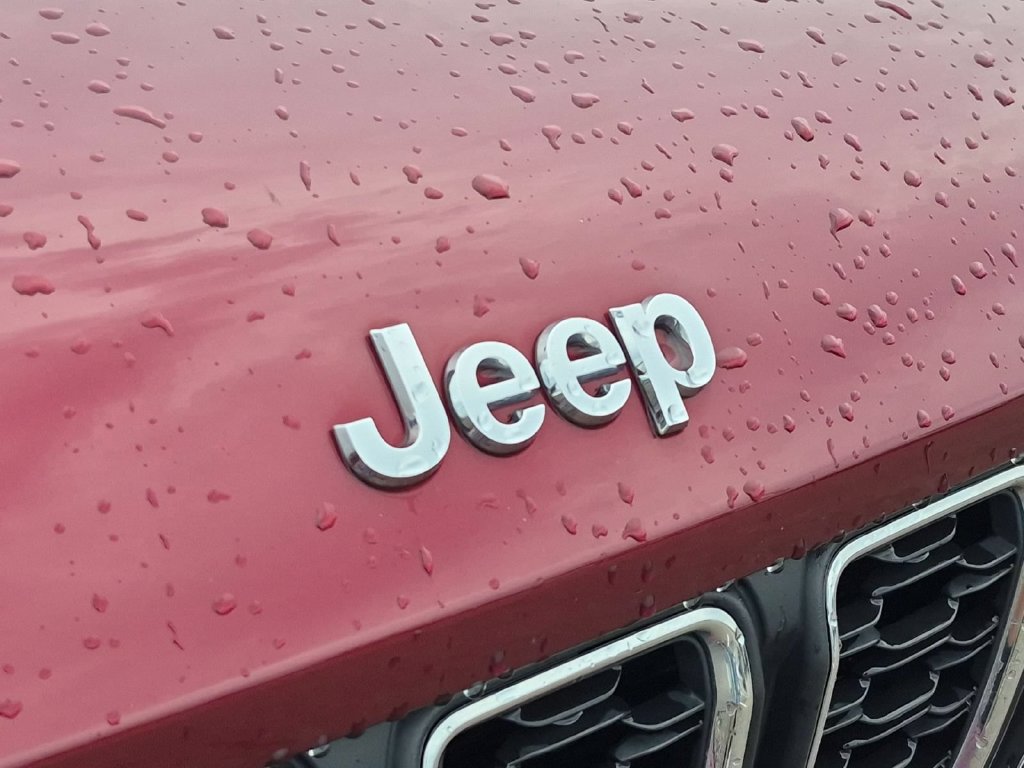 Used 2024 Jeep Grand Cherokee Laredo X AWD/4WD image 9