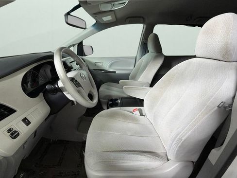 Used 2013 Toyota Sienna LE FWD image 17