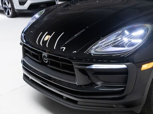 Used 2026 Porsche Macan AWD/4WD image 32