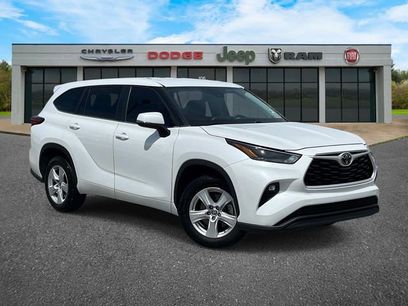 Used 2023 Toyota Highlander LE