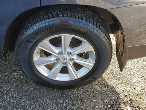 Used 2011 Toyota Highlander 4WD image 5