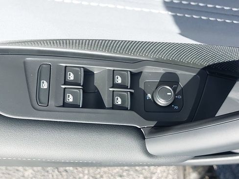 New 2026 Volkswagen Tiguan SE FWD image 23