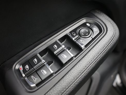 Used 2018 Porsche Macan AWD/4WD image 14
