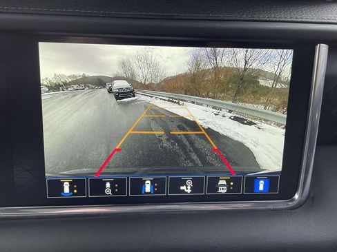 Used 2022 GMC Yukon XL Denali w/ Denali Premium Package image 25