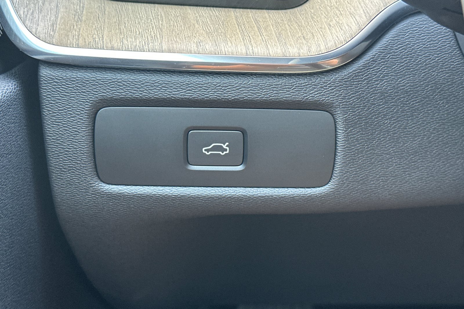 Certified 2026 Volvo XC60 B5 Plus AWD/4WD image 34