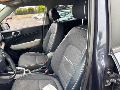 Used 2021 Hyundai Venue FWD image 6