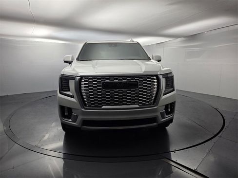 Used 2023 GMC Yukon Denali w/ Advanced Technology Package image 4