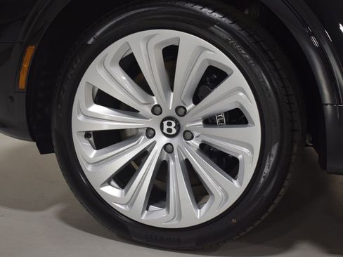 New 2025 Bentley Bentayga Azure image 12