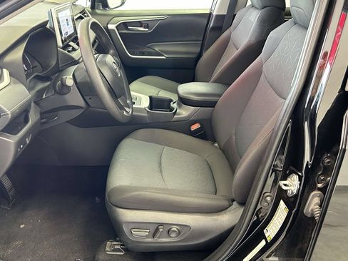 Used 2025 Toyota RAV4 XLE AWD/4WD image 15