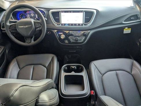 New 2026 Chrysler Pacifica Select image 14