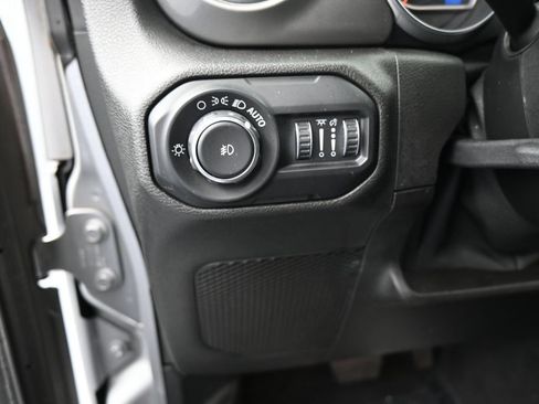 Used 2019 Jeep Wrangler Unlimited Sahara AWD/4WD image 12