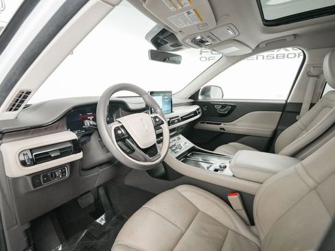 Used 2022 Lincoln Aviator Reserve w/ Equipment Group 201A image 10