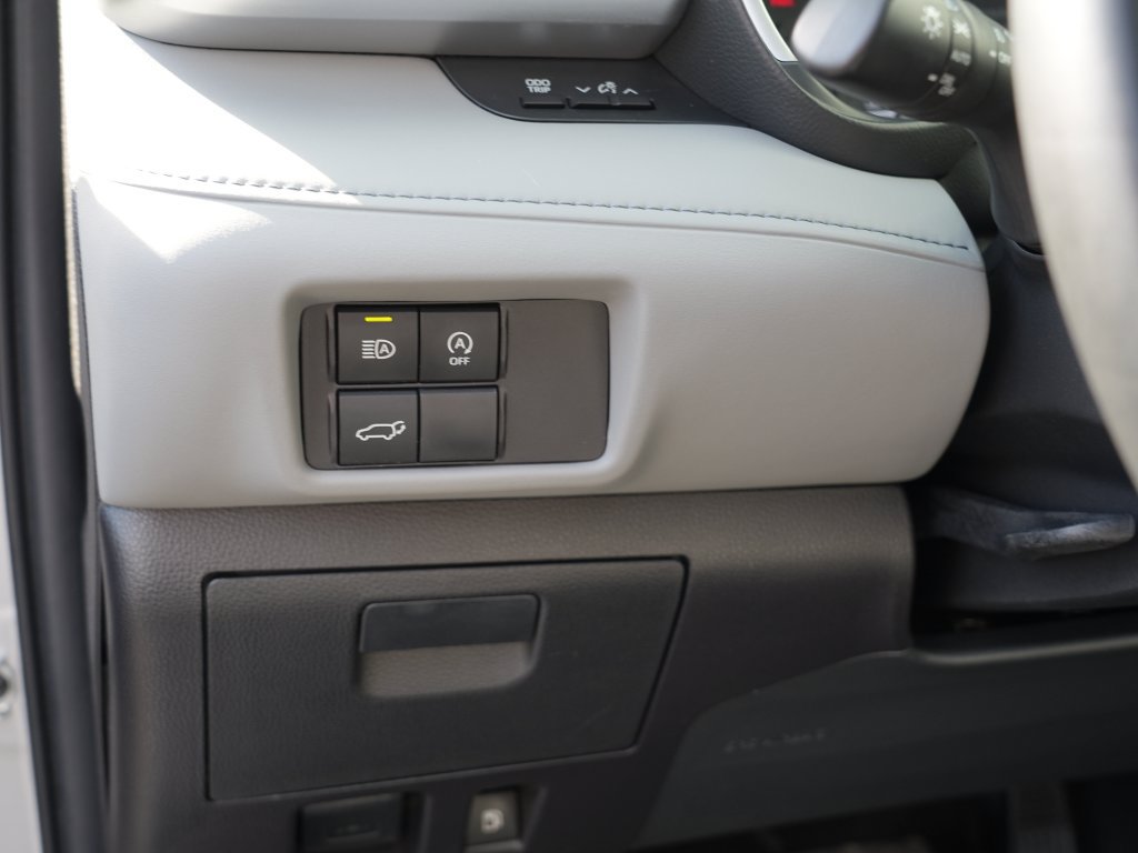 Used 2023 Toyota Highlander XLE AWD/4WD image 18