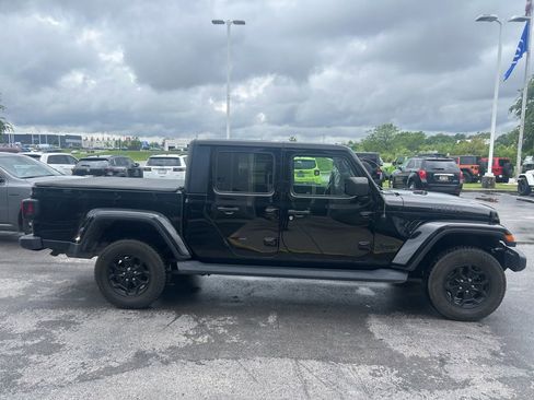 Used 2022 Jeep Gladiator Sport AWD/4WD image 2