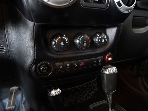 Used 2014 Jeep Wrangler Unlimited Rubicon w/ Connectivity Group AWD/4WD image 18