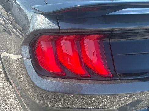 Used 2020 Ford Mustang Shelby GT500 w/ Technology Package RWD image 8
