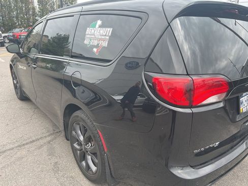 Used 2019 Chrysler Pacifica Limited w/ Advanced Safetytec Group FWD image 6