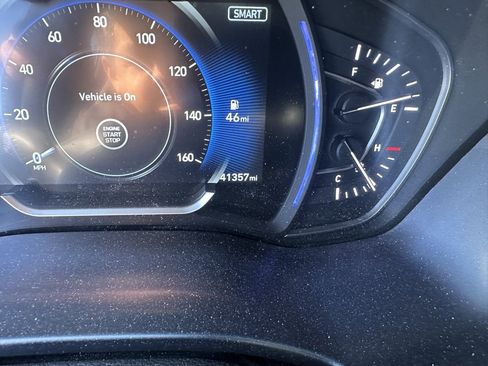 Used 2019 Hyundai Santa Fe Limited w/ Cargo Package image 12