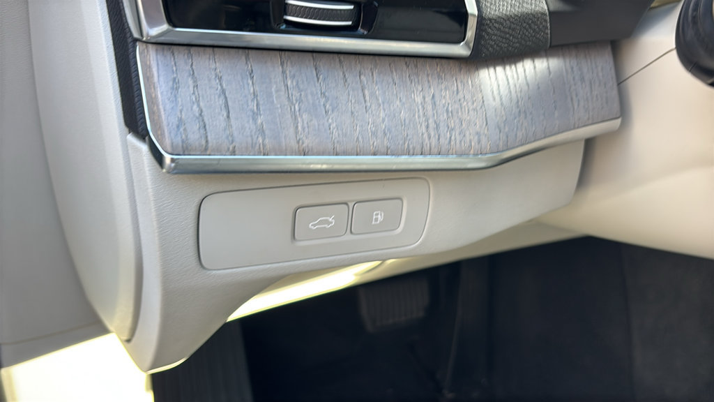 Certified 2024 Volvo XC90 T8 Plus w/ Protection Package AWD/4WD image 15