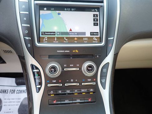 Used 2017 Lincoln MKX Select w/ Select Plus Package AWD/4WD image 9
