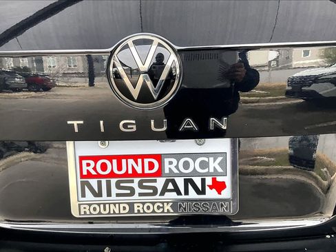 Used 2022 Volkswagen Tiguan S image 9