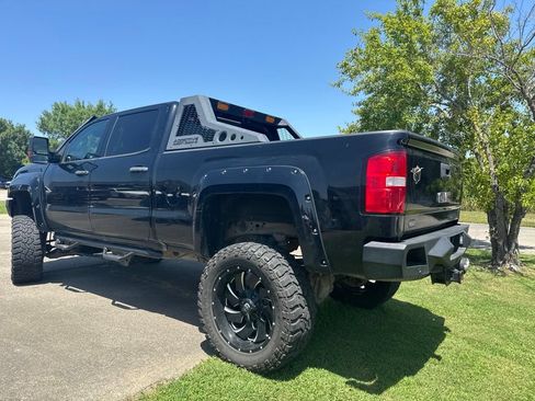 Used 2019 GMC Sierra 2500 Denali w/ Suspension Package, Off-Road AWD/4WD image 5