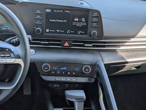 Used 2025 Hyundai Elantra Hybrid FWD image 12