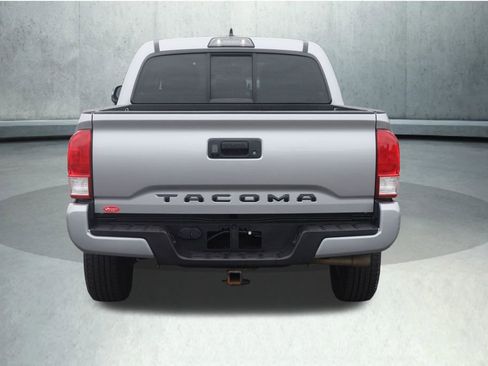 Used 2017 Toyota Tacoma SR RWD image 10