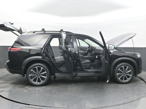 New 2026 Nissan Pathfinder Platinum AWD/4WD image 47