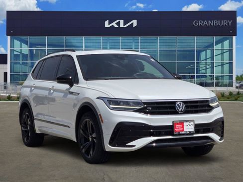 Used 2024 Volkswagen Tiguan SE R-Line FWD image 3