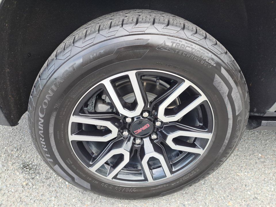 Used 2023 GMC Yukon AT4 w/ Technology Package AWD/4WD image 18