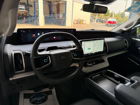 Used 2025 Ford Expedition Active AWD/4WD image 13