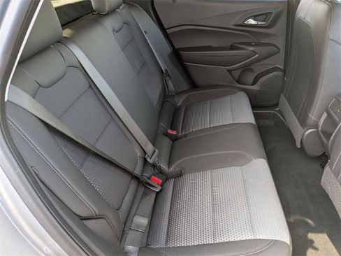 Used 2025 Chevrolet Trax LT w/ LT Convenience Package image 32