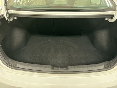 Used 2020 Hyundai Elantra SEL image 21