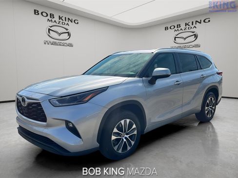 Used 2021 Toyota Highlander XLE image 1