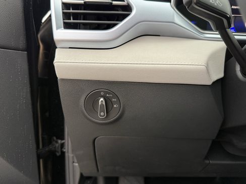 New 2026 Volkswagen Taos SE AWD/4WD image 12