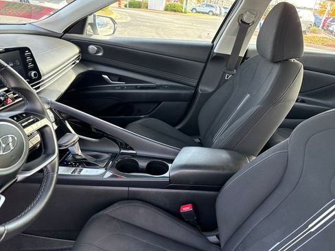 Used 2021 Hyundai Elantra SEL w/ Convenience + Premium Package image 13