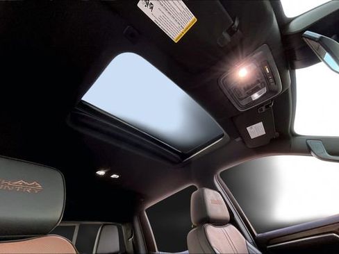 Used 2025 Chevrolet Silverado 1500 High Country image 19