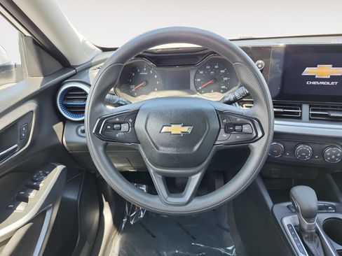 Used 2024 Chevrolet Trax LS w/ LS Convenience Package FWD image 12