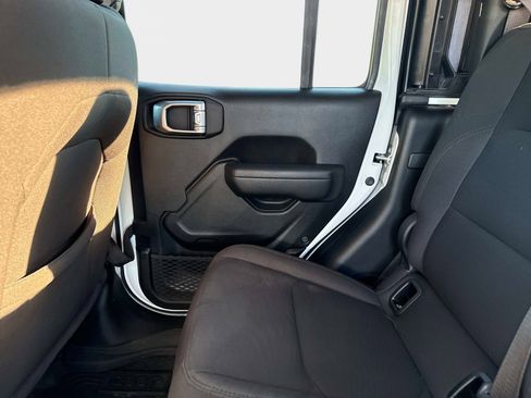 Used 2023 Jeep Gladiator Sport AWD/4WD image 15