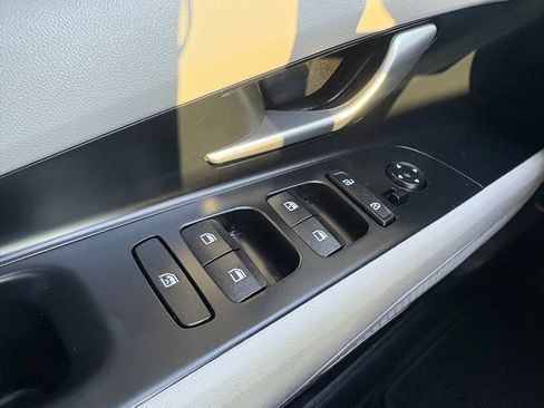Used 2023 Hyundai Elantra Limited FWD image 16