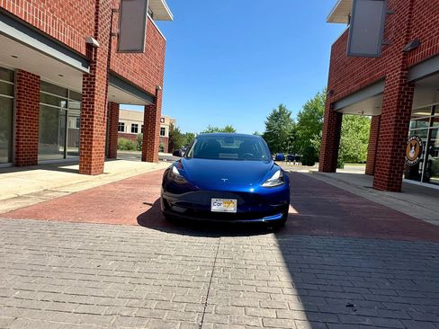 Used 2022 Tesla Model 3 Standard Range RWD image 2