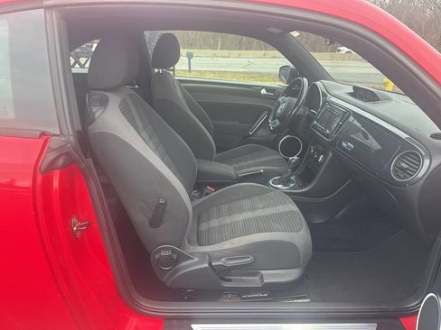 Used 2012 Volkswagen Beetle Launch Edition image 16