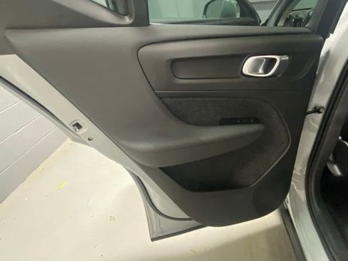 Used 2025 Volvo XC40 B5 Plus image 8